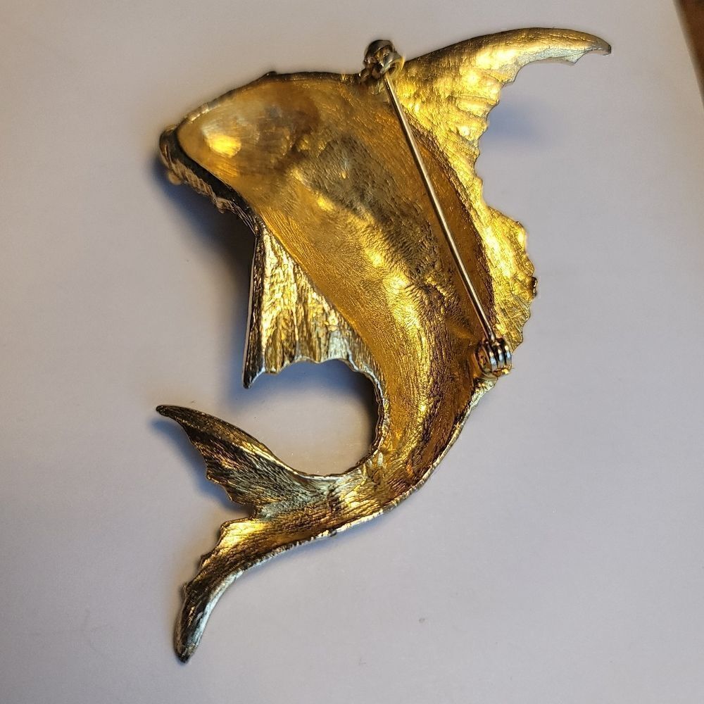 UNBRANDED Vintage Carp Pave Clear Crystal Gold Brooch - Picture 6 of 6